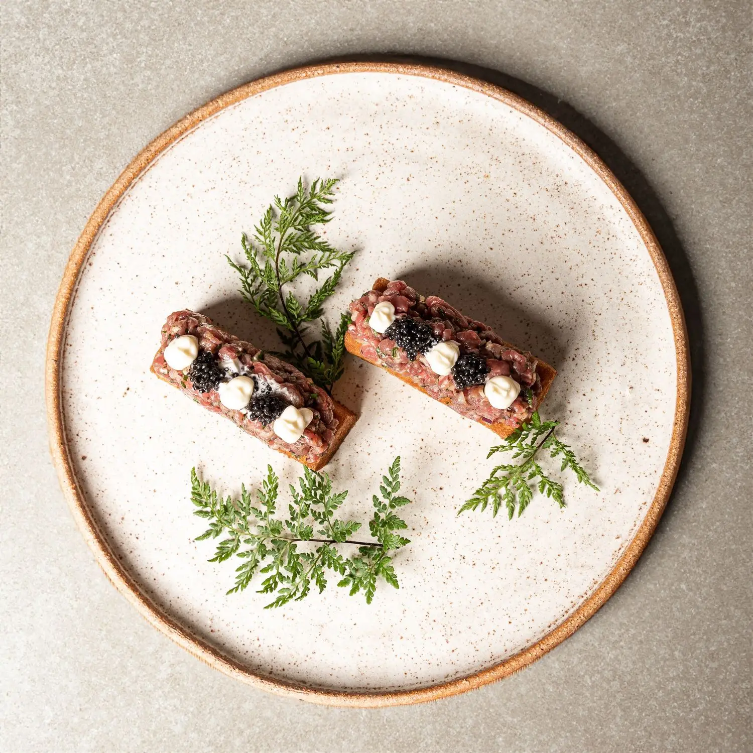 Gourmet alkupalat yrteillä