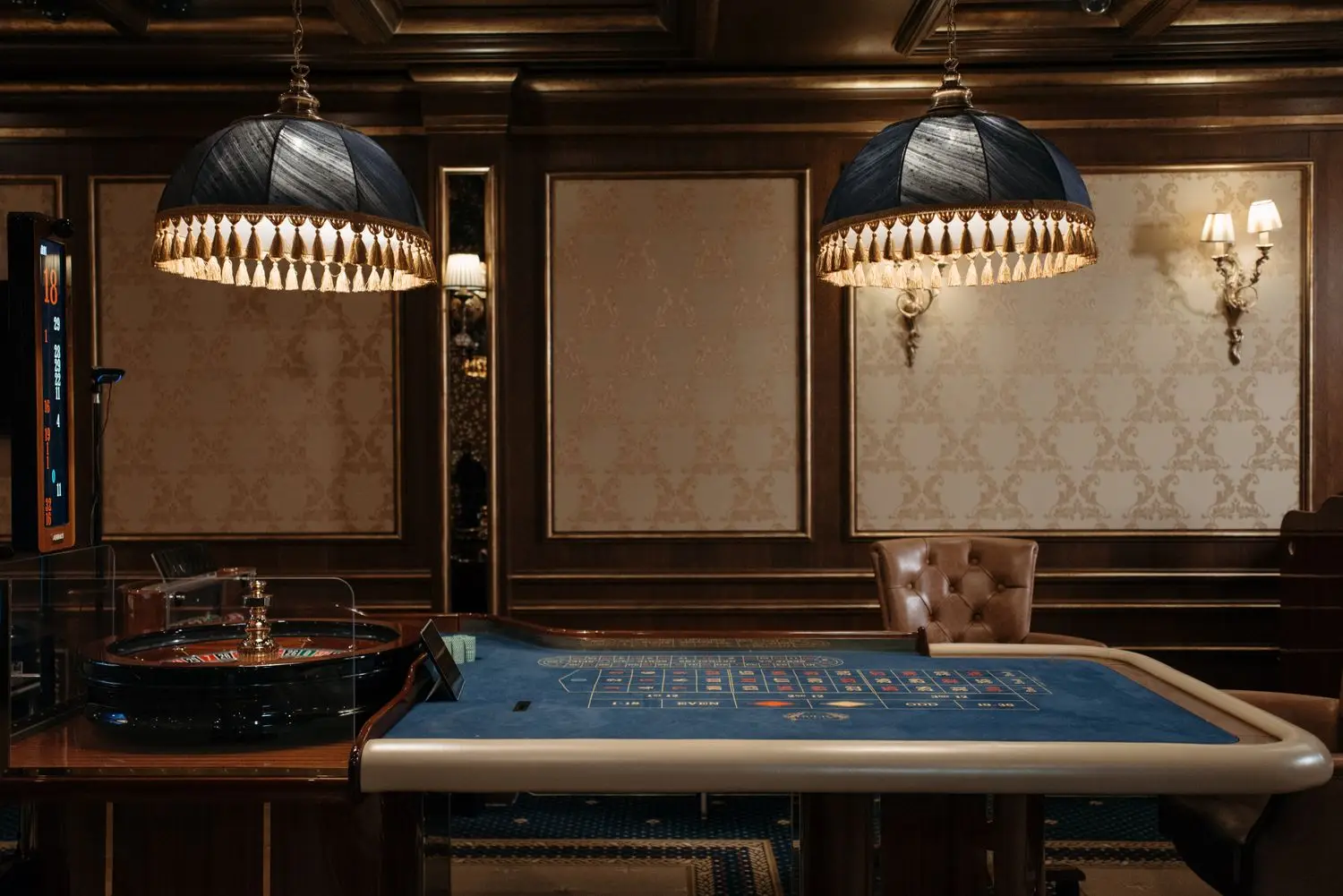 Tyylikäs casinoalueen rulettipöytä